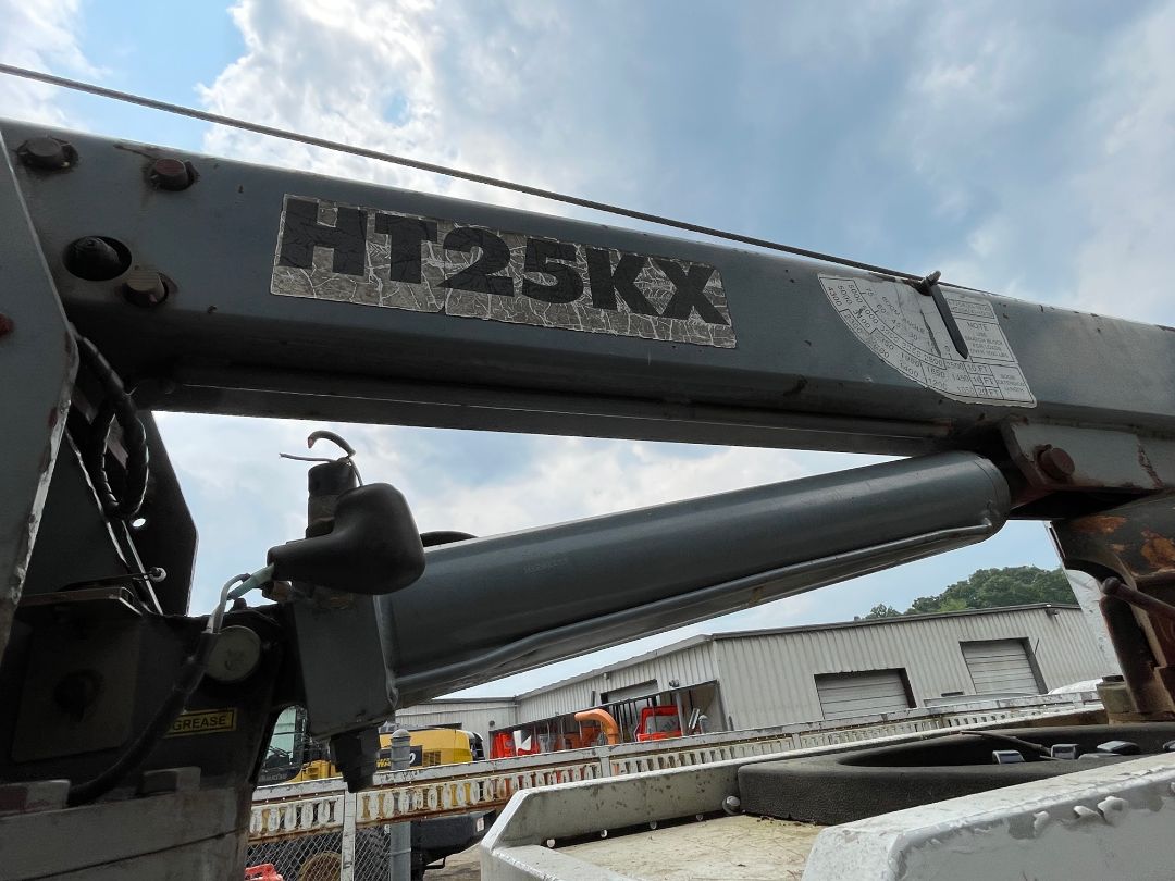 2003 FORD F-550 Service/Crane Truck - Image 23